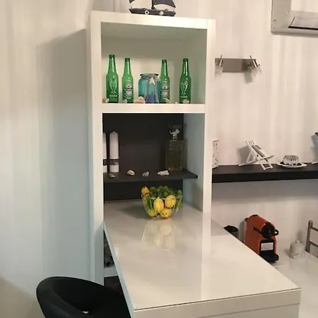 Leonie Apartment *