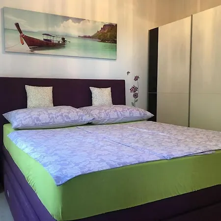 Leonie Apartman